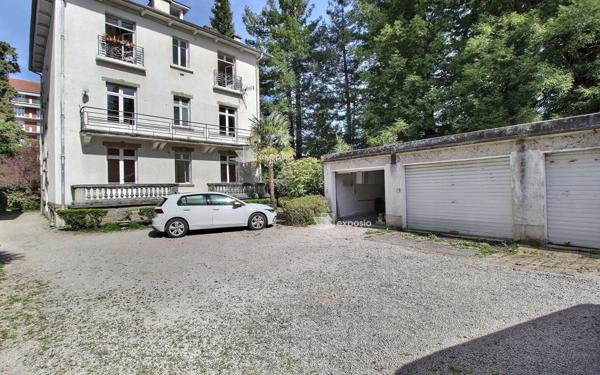 Immeuble à vendre    10 pièces • 308,65 m2 Pau