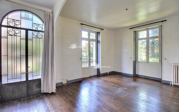 Immeuble à vendre    10 pièces • 308,65 m2 Pau