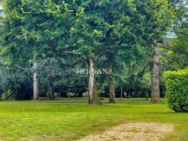 Maison de 180m² avec Parc Arboré, Dépendances et Garages. Détails des diagnostics énergétiques