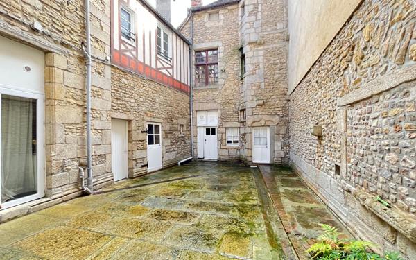 Immeuble à vendre    8 pièces •  Alençon