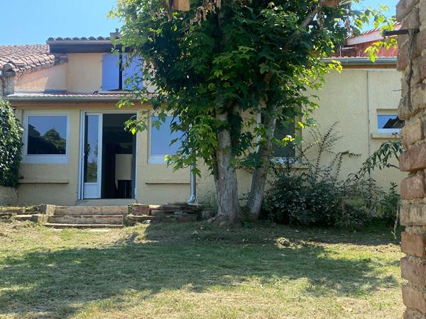 À VENDRE - MONBLANC - Maison avec vue dégagée sur les vallons