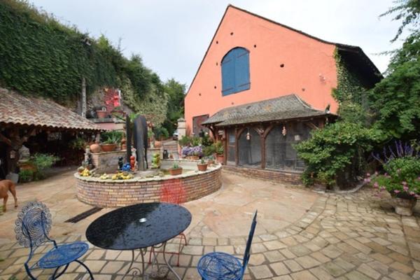 VIAGER OCCUPE, centre historique d'Autun, propriété de 319 m2 avec 2918 m2 de terrain, vue plan d'eau