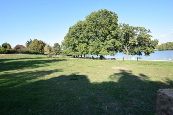 VIAGER OCCUPE, centre historique d'Autun, propriété de 319 m2 avec 2918 m2 de terrain, vue plan d'eau