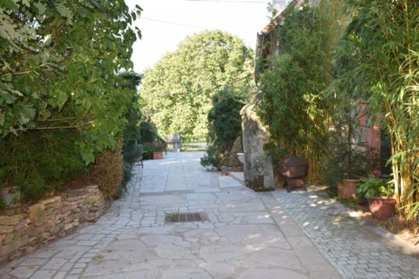 VIAGER OCCUPE, centre historique d'Autun, propriété de 319 m2 avec 2918 m2 de terrain, vue plan d'eau