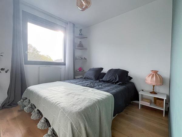 A vendre - Maison contemporaine rénovée avec piscine - Angers Hutreau - 4 chambres, garage