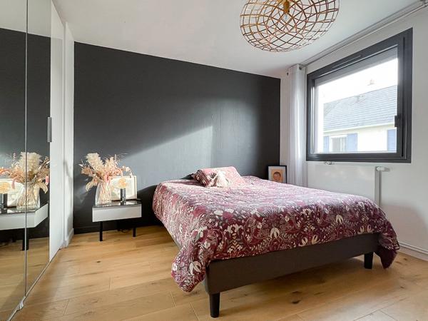 A vendre - Maison contemporaine rénovée avec piscine - Angers Hutreau - 4 chambres, garage