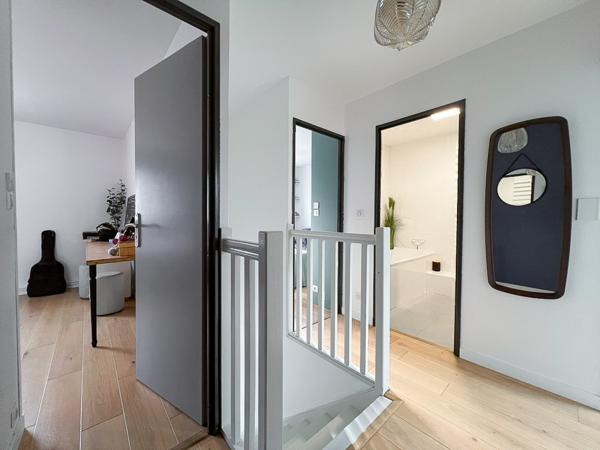 A vendre - Maison contemporaine rénovée avec piscine - Angers Hutreau - 4 chambres, garage