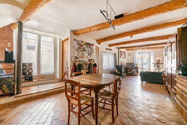 Maison de village en pierres, entre authenticité et douceur provençale