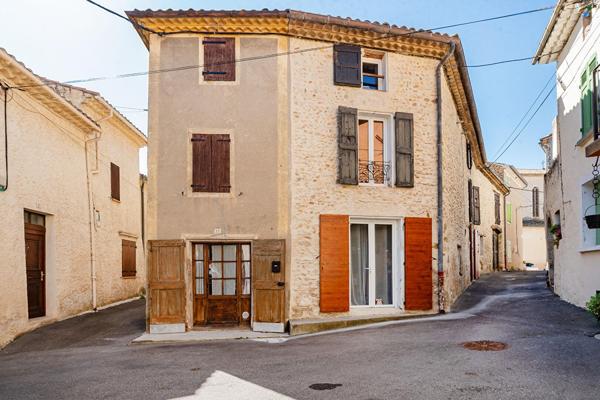 Maison de village en pierres, entre authenticité et douceur provençale