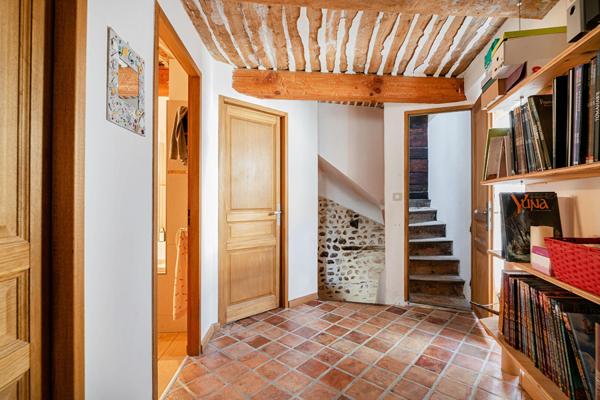 Maison de village en pierres, entre authenticité et douceur provençale