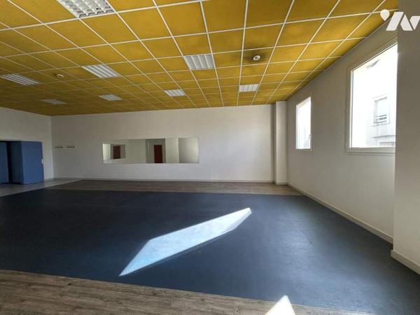 BATIMENT 360 M² environ CENTRE VILLE