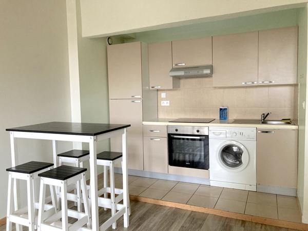 PAMIERS - A LOUER - STUDIO MEUBLE A PROXIMITE DES COMMERCES