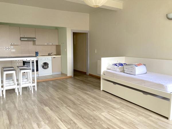PAMIERS - A LOUER - STUDIO MEUBLE A PROXIMITE DES COMMERCES