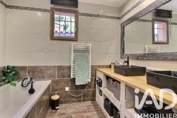 Maison à vendre 5 pièces 105 m² Cuges-les-Pins