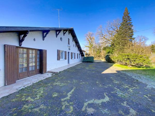 Castelnau-Chalosse (40360) Maison 140 m² avec dépendances et 18 000 m² de terrain