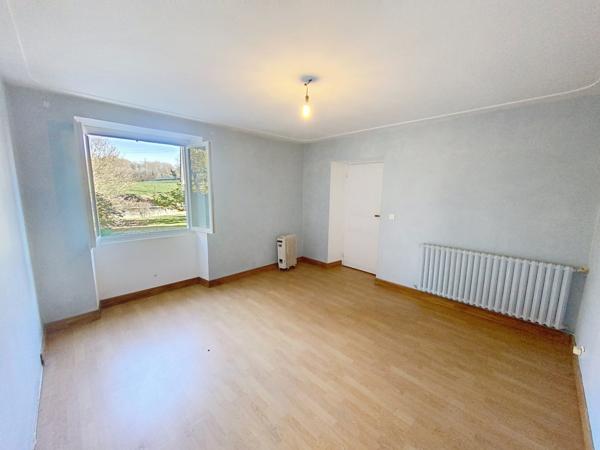 Castelnau-Chalosse (40360) Maison 140 m² avec dépendances et 18 000 m² de terrain