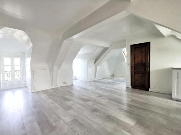 Appartement
         2 pièces
        - 31 m² 124 500 € *
