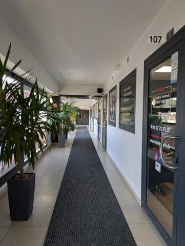 Dpt Isère (38), à louer BOURGOIN JALLIEU Local commercial 60 m²