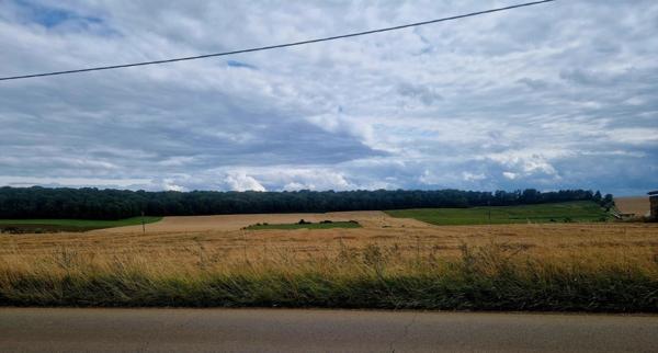 Terrain de 11 ares, libre de constructeur !