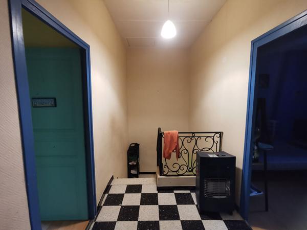 Maison en R+1 avec vie de plain pied et cour