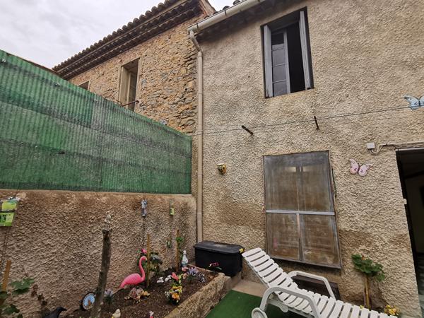 Maison en R+1 avec vie de plain pied et cour