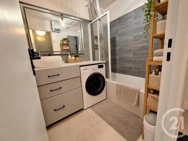 Appartement F2 à vendre  2 pièces - 42 m 2   STE MAXIME  - 83