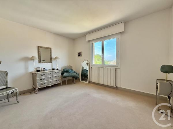 Maison à vendre  10 pièces - 249,46 m2 YZEURE - 03