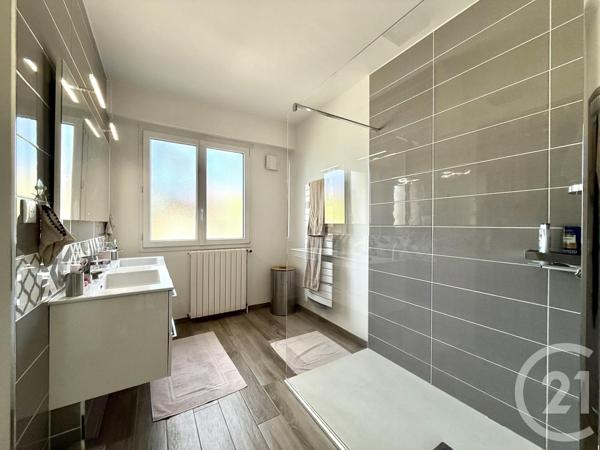 Maison à vendre  10 pièces - 249,46 m2 YZEURE - 03