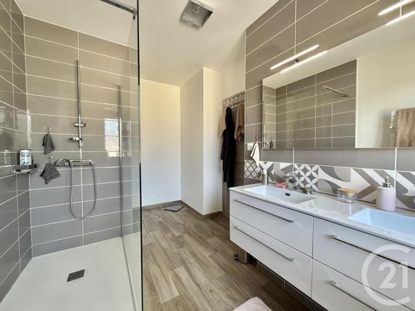 Maison à vendre  10 pièces - 249,46 m2 YZEURE - 03