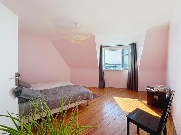 Immeuble avec local commercial vue mer et appartement T2