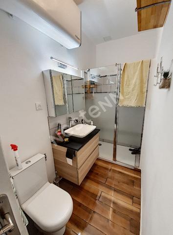 SUR LE PORT DE TOULON Appartement T2 avec belle vue mer