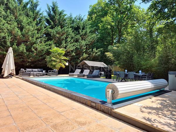 Lamorlaye Maison de 300m2 habitables, 8 pièces, piscine et parc de 4100 m²