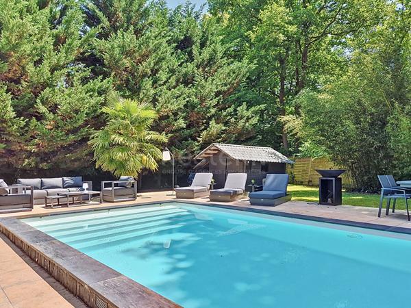 Lamorlaye Maison de 300m2 habitables, 8 pièces, piscine et parc de 4100 m²