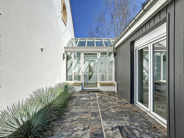 Lamorlaye Maison de 300m2 habitables, 8 pièces, piscine et parc de 4100 m²