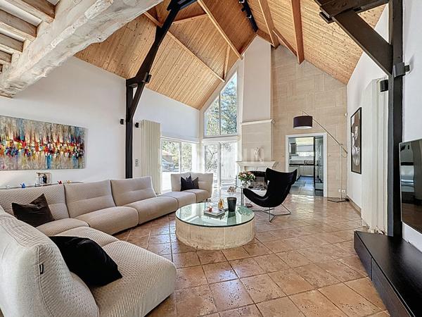 Lamorlaye Maison de 300m2 habitables, 8 pièces, piscine et parc de 4100 m²