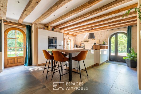 Demeure rénovée et son parc arboré