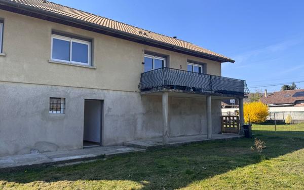 Appartement à louer    2 pièces •  Cour-et-Buis