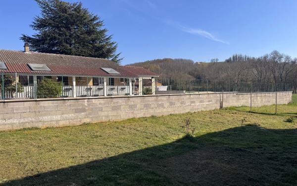 Appartement à louer    2 pièces •  Cour-et-Buis