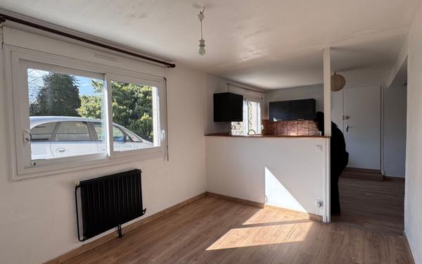 Appartement à louer    2 pièces •  Cour-et-Buis