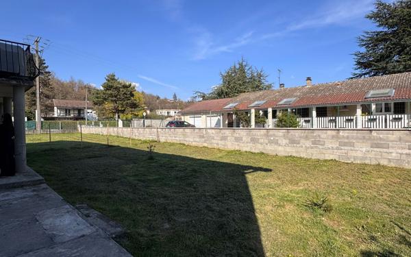 Appartement à louer    2 pièces •  Cour-et-Buis