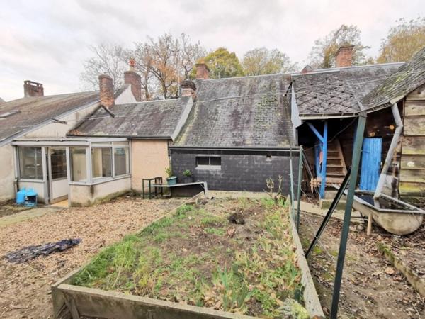 Dpt Sarthe (72), à vendre BESSE SUR BRAYE maison P2 de 49 m² - Terrain de 276,00 m²