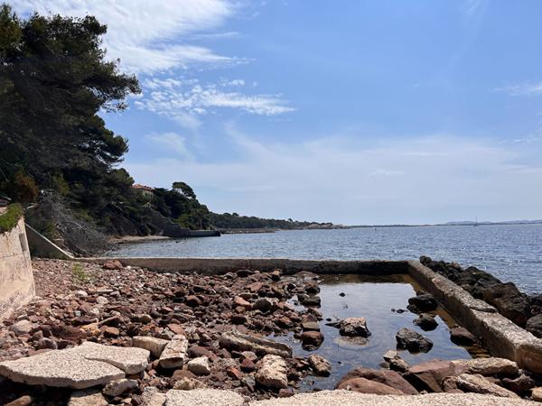 Appartement Carqueiranne 4 pièce(s) 176.09 m² - Dans un environnement idyllique, avec accès privée à la plage et sa vue mer panoramique