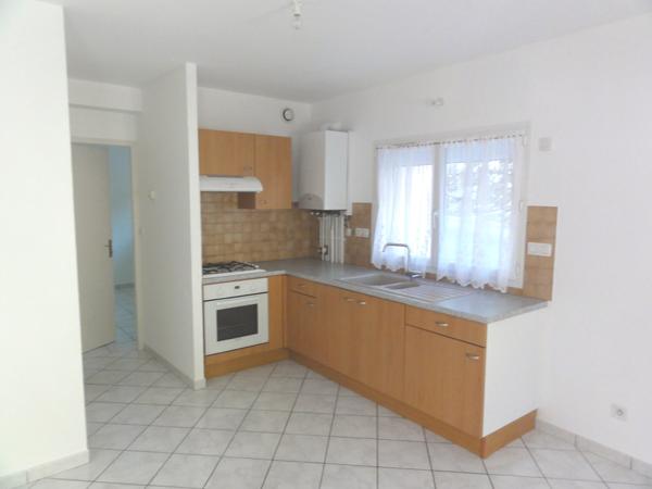 LOCATION : appartement 2 pièces (44 m²) à SAINT-NAZAIRE-LES-EYMES