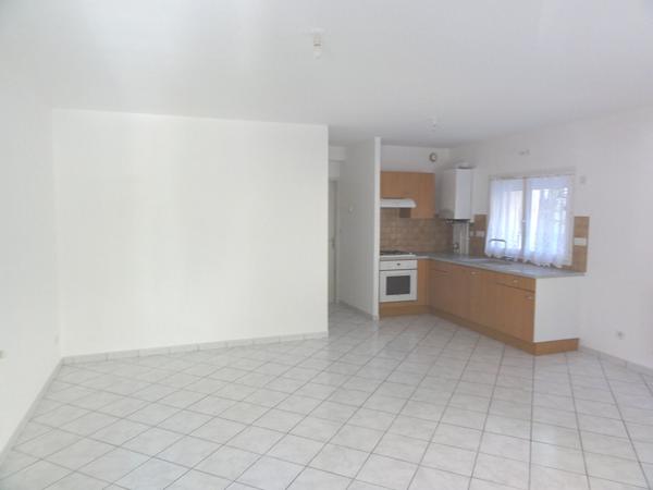 LOCATION : appartement 2 pièces (44 m²) à SAINT-NAZAIRE-LES-EYMES