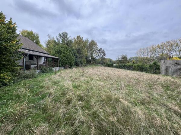 TERRAIN À BÂTIR À LA FRONTIÈRE