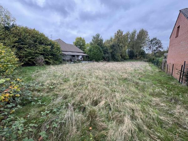 TERRAIN À BÂTIR À LA FRONTIÈRE