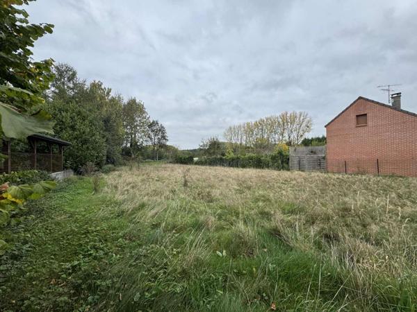 TERRAIN À BÂTIR À LA FRONTIÈRE