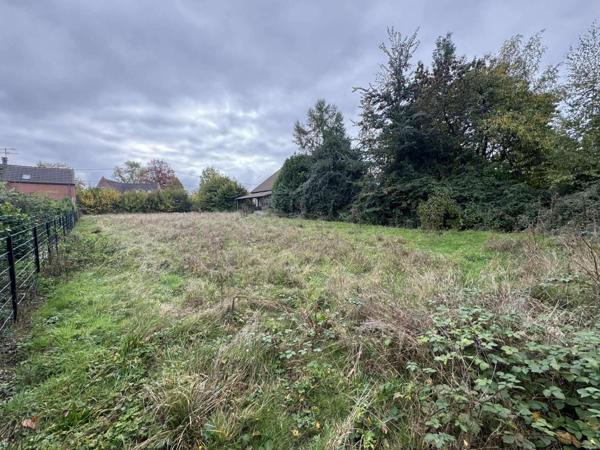 TERRAIN À BÂTIR À LA FRONTIÈRE