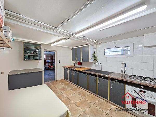 Annemasse (74100) Maison familiale 4 chambres avec sous-sol complet et terrain constructible à Annemasse – Idéale pour fron