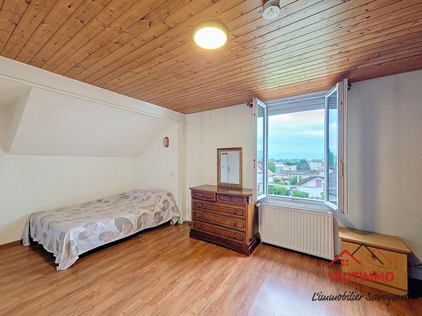 Annemasse (74100) Maison familiale 4 chambres avec sous-sol complet et terrain constructible à Annemasse – Idéale pour fron